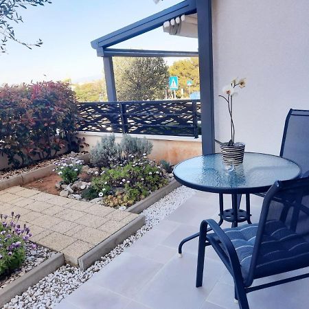 Apartman Madonnina Cres Exterior photo